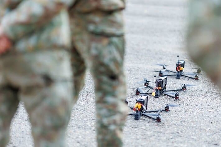 „Dronų sienos“ projektas keičia pavidalą: kaip numušti droną ir neišleisti milijonų