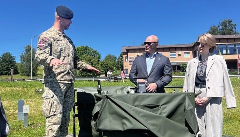 Baltijos šalys stiprina trišalį bendradarbiavimą visuotinės gynybos srityje | LR Krašto apsaugos ministerija