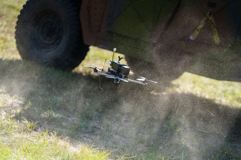 Lietuva stiprina apsaugą nuo dronų: įsigyjami bepiločiai perėmėjai ir radarai | LR Krašto apsaugos ministerija