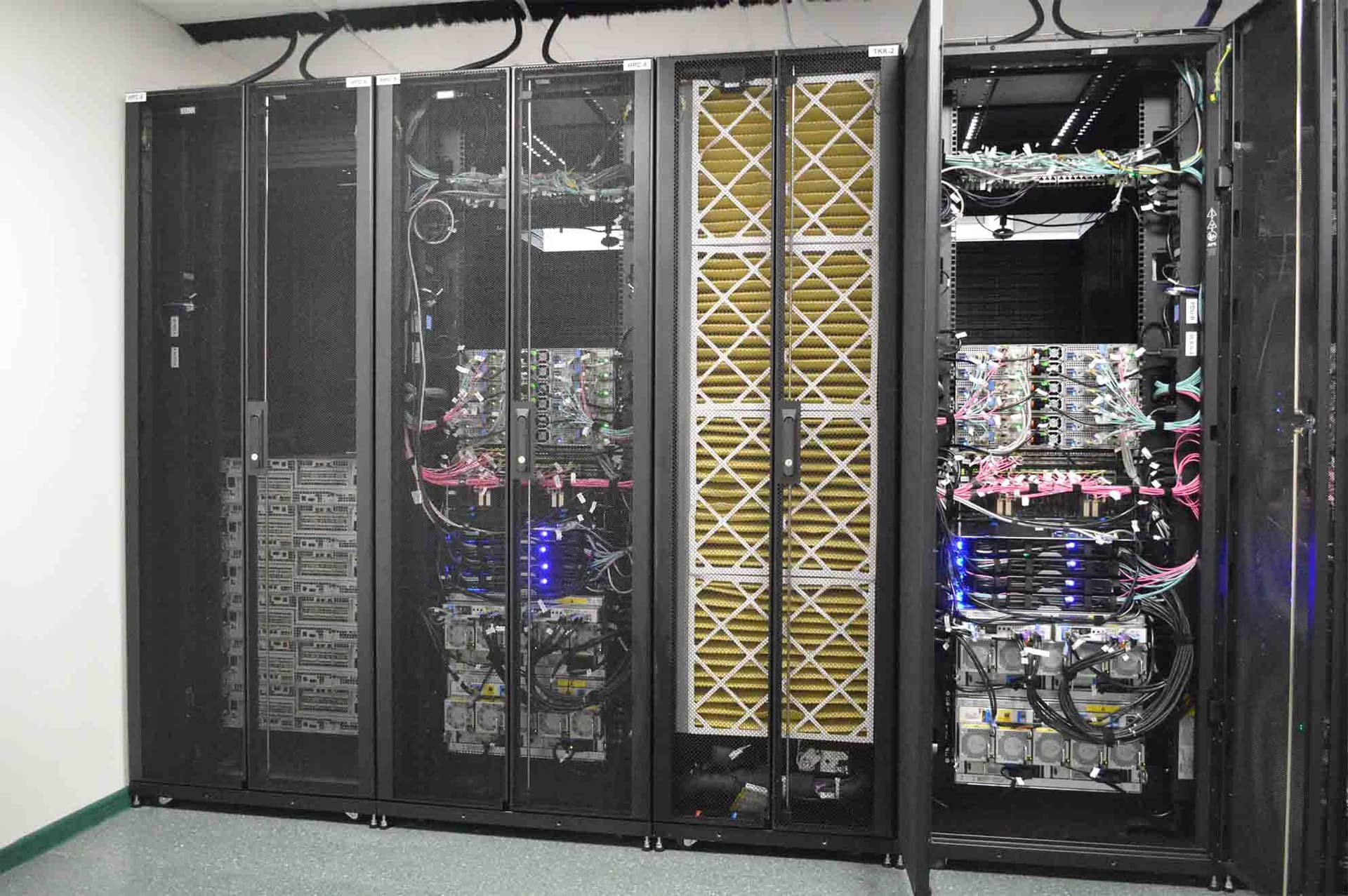Superkompiuterio „VU HPC Saulėtekis“ klasteris BullSequana X1000 GPU